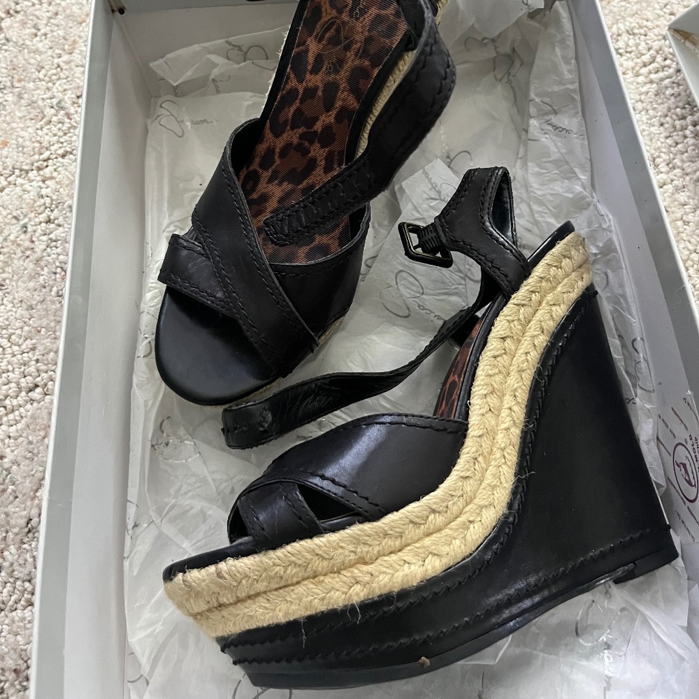 Jessica Simpson black wedges